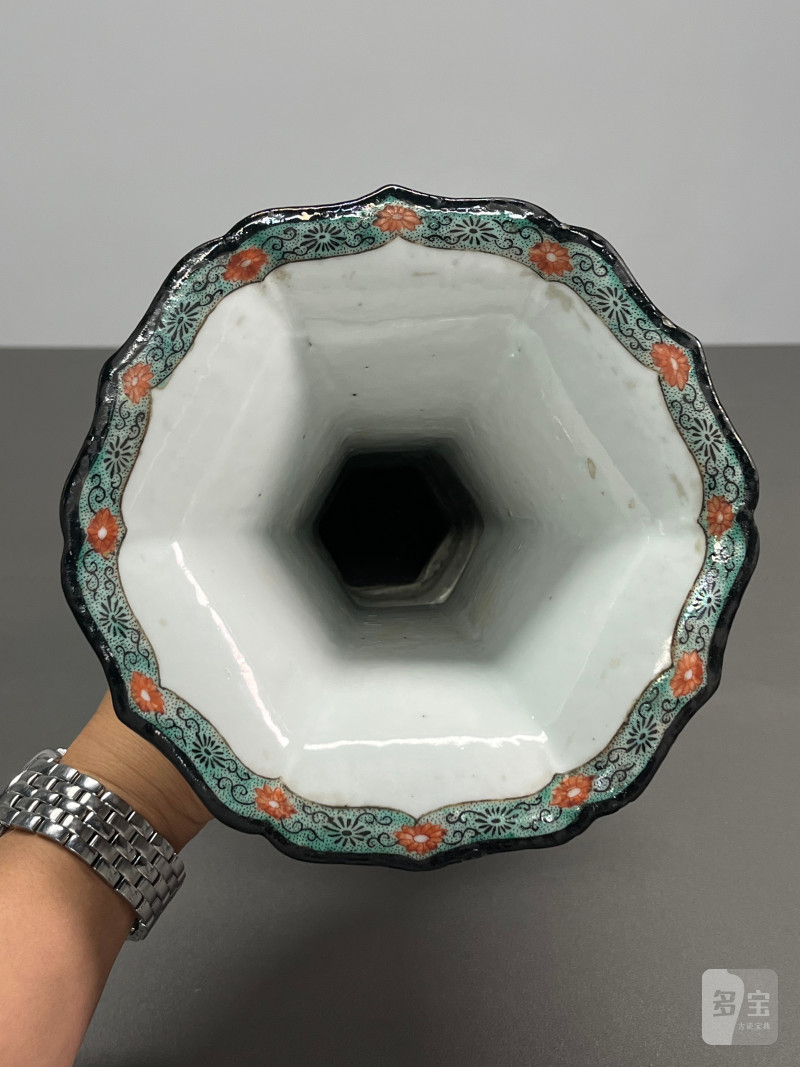 清康熙  五彩六面开光花卉纹花觚 - 图16
